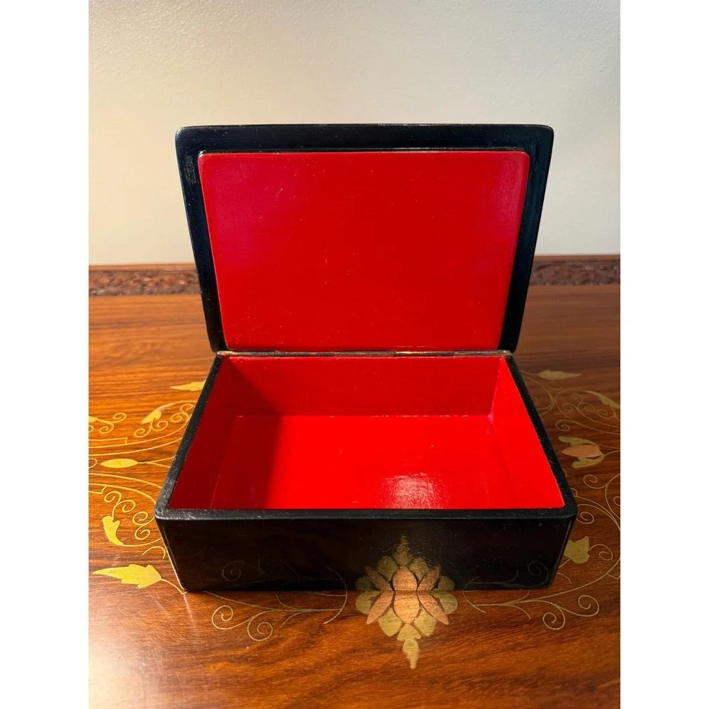 Vintage Lacquerware Box - Hand Painted Landscape‎ Trinket or Jewelry Box